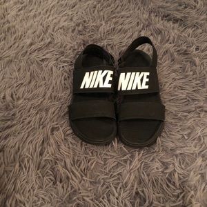 Nike Tanjun sandals
